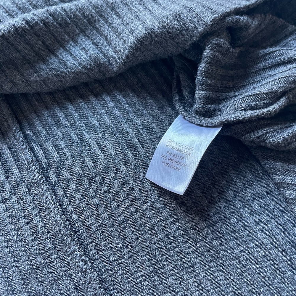 Top. - Picture 3 of 5